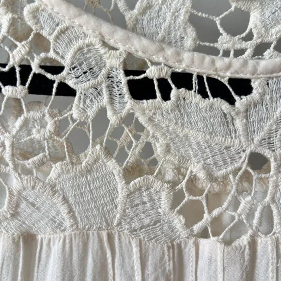 Zara • Cream Lace Crochet Sleeveless Blouse - Picture 6 of 7
